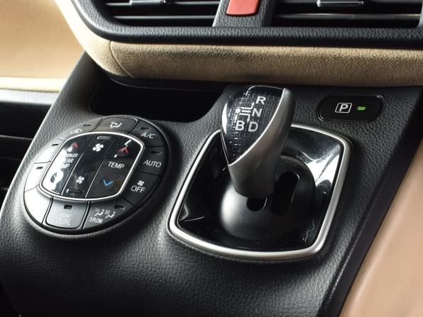 Toyota Noah III (R80) с пробегом 2014 года, цена 1 764 995 рублей, 182838 км, минивэн, Автокод Объявления