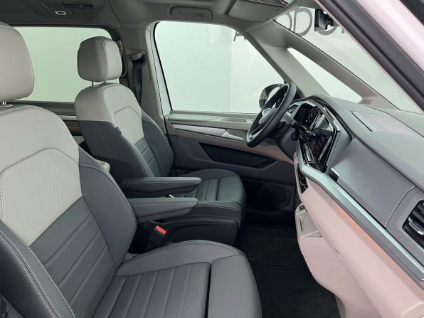 Volkswagen Multivan T7 с пробегом 2025 года, цена 9 975 000 рублей, 5109 км, минивэн, Автокод Объявления
