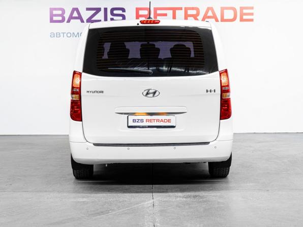 Hyundai H-1 II Рестайлинг с пробегом 2016 года, цена 2 409 000 рублей, 184210 км, минивэн, Автокод Объявления