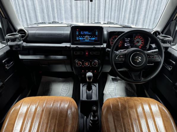 Suzuki Jimny IV с пробегом 2022 года, цена 2 550 000 рублей, 28878 км, внедорожник, Автокод Объявления