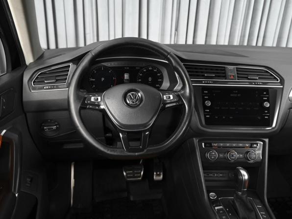 Volkswagen Tiguan II с пробегом 2018 года, цена 2 295 000 рублей, 262251 км, внедорожник, Автокод Объявления