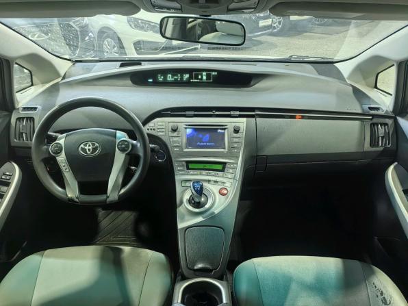 Toyota Prius III Рестайлинг (XW30) с пробегом 2012 года, цена 1 150 000 рублей, 239661 км, лифтбек, Автокод Объявления