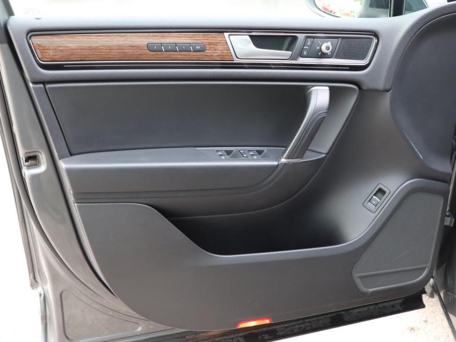 Volkswagen Touareg II Рестайлинг Санкт-Петербург  - изображение 13