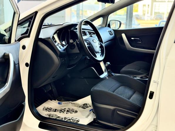 Kia Ceed II Рестайлинг с пробегом 2016 года, цена 1 399 000 рублей, 94153 км, универсал, Автокод Объявления