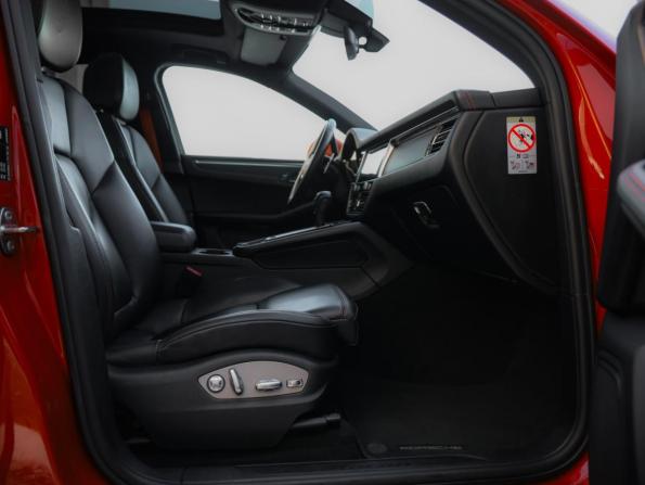 Porsche Macan I Рестайлинг 2 с пробегом 2022 года, цена 6 990 000 рублей, 81202 км, внедорожник, Автокод Объявления