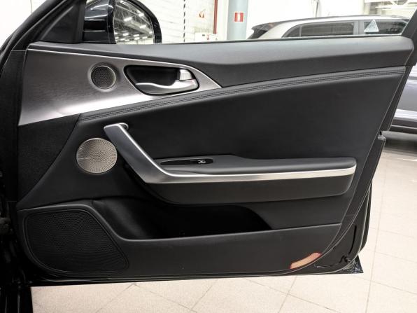Kia Stinger I с пробегом 2018 года, цена 2 500 000 рублей, 140159 км, лифтбек, Автокод Объявления