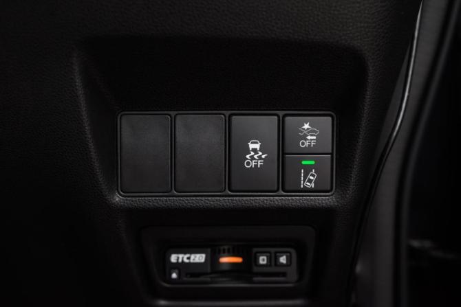 Honda Stepwgn V Рестайлинг с пробегом 2021 года, цена 2 939 000 рублей, 39277 км, минивэн, Автокод Объявления