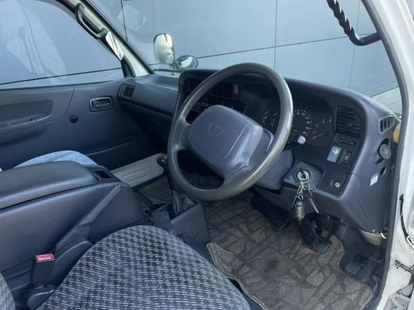 Toyota HiAce H100 с пробегом 2002 года, цена 690 000 рублей, 312000 км, минивэн, Автокод Объявления
