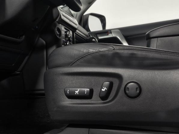 Toyota Land Cruiser Prado 150 Series Рестайлинг 2 с пробегом 2017 года, цена 4 499 000 рублей, 186717 км, внедорожник, Автокод Объявления