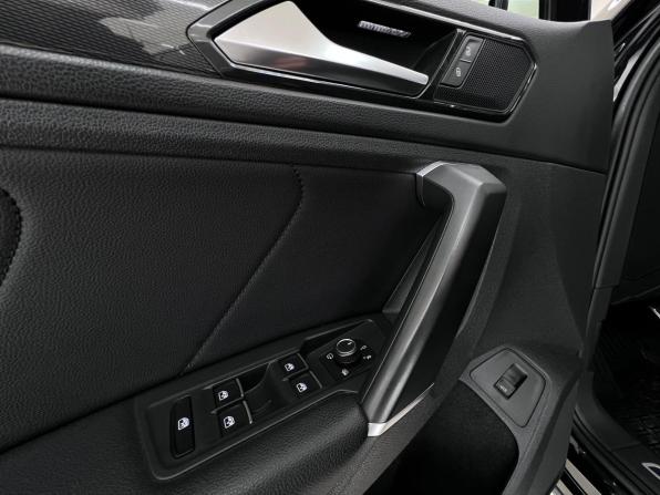 Volkswagen Tiguan II с пробегом 2018 года, цена 3 199 000 рублей, 97790 км, внедорожник, Автокод Объявления