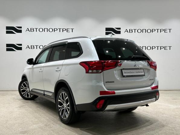 Mitsubishi Outlander III Рестайлинг 3 с пробегом 2018 года, цена 1 399 000 рублей, 218369 км, внедорожник, Автокод Объявления