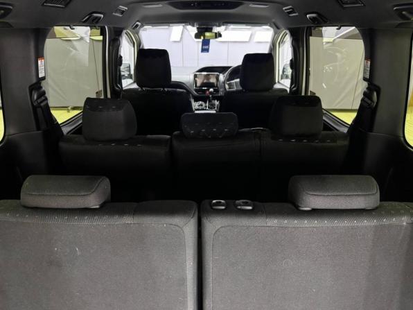 Toyota Noah III (R80) Рестайлинг с пробегом 2017 года, цена 1 949 000 рублей, 162000 км, минивэн, Автокод Объявления
