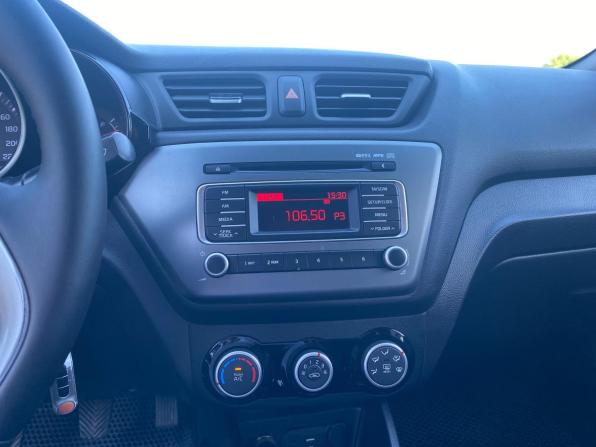 Kia Rio III Рестайлинг с пробегом 2015 года, цена 950 000 рублей, 97005 км, седан, Автокод Объявления