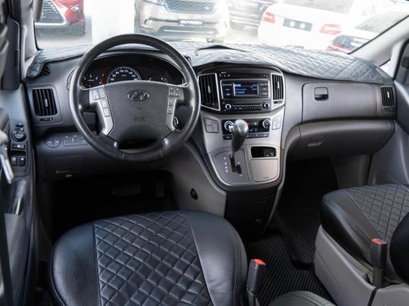 Hyundai H-1 II Рестайлинг с пробегом 2018 года, цена 2 890 000 рублей, 120311 км, минивэн, Автокод Объявления