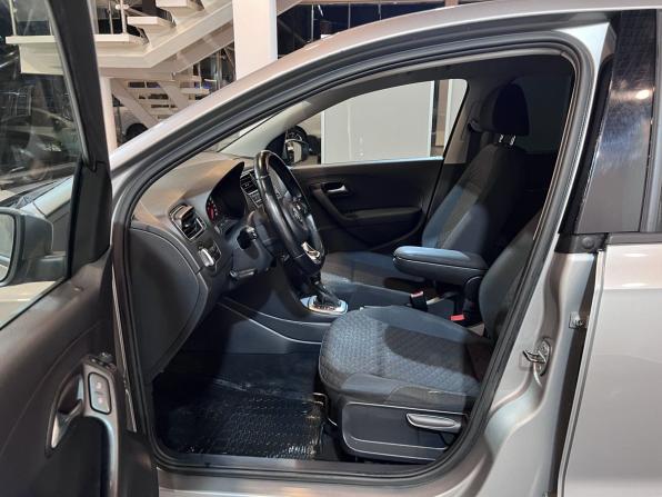 Volkswagen Polo V Рестайлинг с пробегом 2019 года, цена 1 394 000 рублей, 140790 км, седан, Автокод Объявления