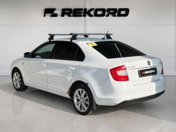 Skoda Rapid I с пробегом 2015 года, цена 679 000 рублей, 318693 км, лифтбек, Автокод Объявления