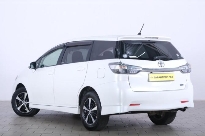 Toyota Wish II Рестайлинг с пробегом 2017 года, цена 1 899 000 рублей, 85500 км, минивэн, Автокод Объявления