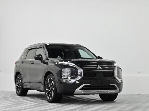 Mitsubishi Outlander IV с пробегом 2023 года, цена 2 399 000 рублей, 31688 км, внедорожник, Автокод Объявления