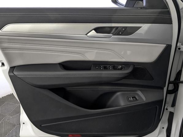 Volkswagen Tavendor I с пробегом 2024 года, цена 5 585 000 рублей, 22677 км, внедорожник, Автокод Объявления