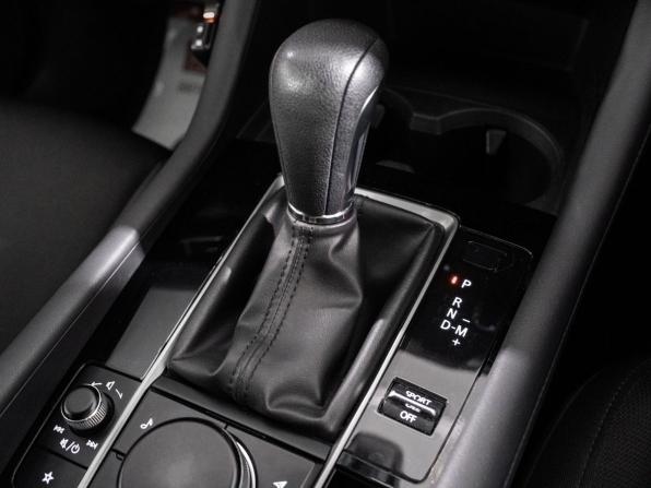 Mazda 3 IV (BP) с пробегом 2021 года, цена 1 550 000 рублей, 120535 км, хэтчбек, Автокод Объявления