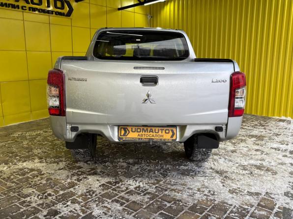 Mitsubishi L200 V Рестайлинг с пробегом 2019 года, цена 1 999 000 рублей, 238000 км, пикап, Автокод Объявления