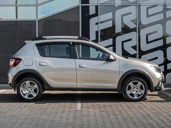 Renault Sandero II Рестайлинг с пробегом 2019 года, цена 1 000 000 рублей, 29735 км, хэтчбек, Автокод Объявления