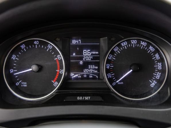 Skoda Rapid I с пробегом 2016 года, цена 998 000 рублей, 120494 км, лифтбек, Автокод Объявления