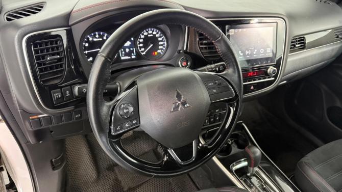 Mitsubishi Outlander III Рестайлинг 3 с пробегом 2021 года, цена 2 549 000 рублей, 52000 км, внедорожник, Автокод Объявления