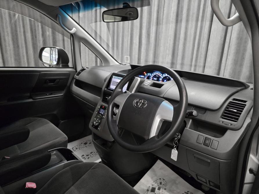 Toyota Noah II (R70) Красноярск  - изображение 15