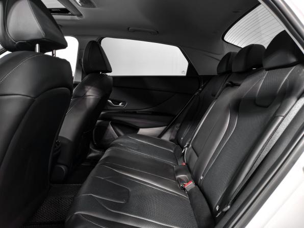 Hyundai Elantra VII (CN7) с пробегом 2022 года, цена 2 200 000 рублей, 46030 км, седан, Автокод Объявления