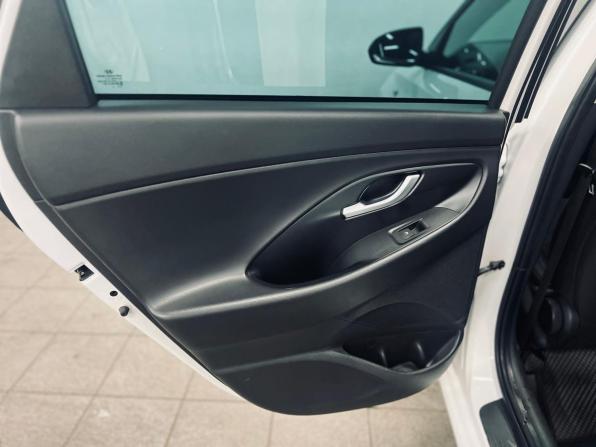 Hyundai i30 III Рестайлинг 2 с пробегом 2023 года, цена 1 690 000 рублей, 137500 км, универсал, Автокод Объявления