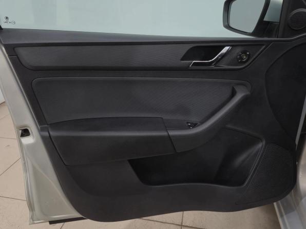 Skoda Rapid I с пробегом 2016 года, цена 900 000 рублей, 175200 км, лифтбек, Автокод Объявления