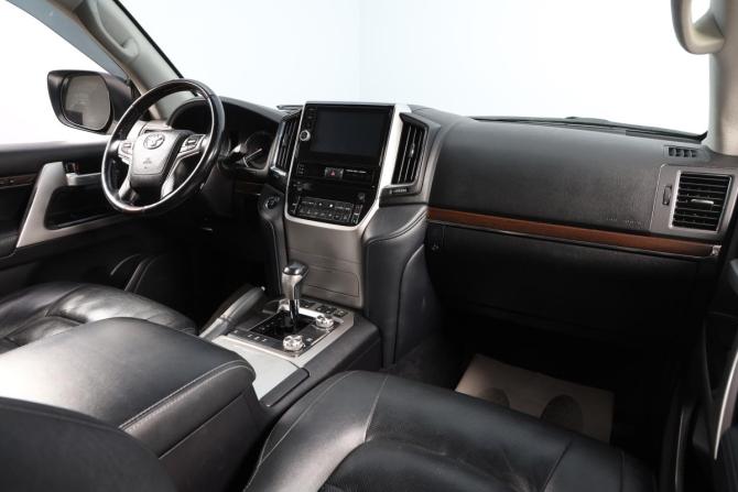 Toyota Land Cruiser 200 Series Рестайлинг 2 с пробегом 2018 года, цена 73 000 000 рублей, 80000 км, внедорожник, Автокод Объявления