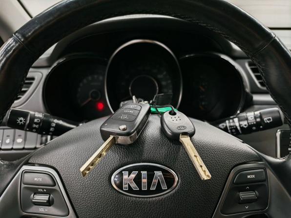 Kia Rio III Рестайлинг с пробегом 2017 года, цена 1 200 000 рублей, 74950 км, хэтчбек, Автокод Объявления