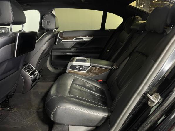 BMW 7 серии VI (G11/G12) с пробегом 2017 года, цена 2 206 000 рублей, 357762 км, седан, Автокод Объявления