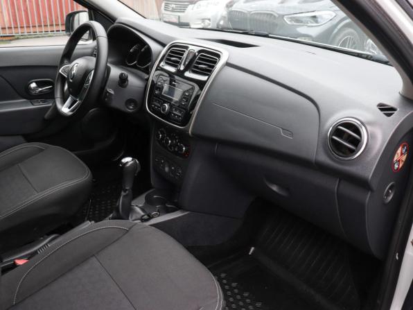 Renault Logan II Рестайлинг с пробегом 2019 года, цена 997 000 рублей, 138450 км, седан, Автокод Объявления