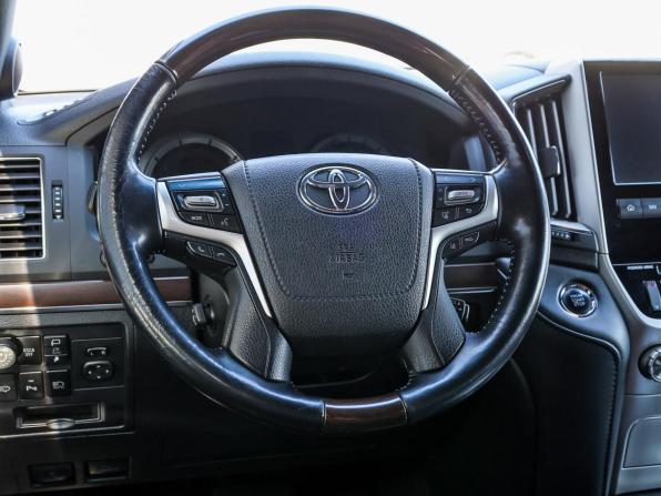 Toyota Land Cruiser 200 Series Рестайлинг 2 с пробегом 2019 года, цена 7 998 000 рублей, 82477 км, внедорожник, Автокод Объявления