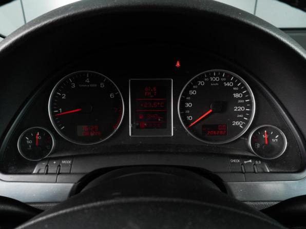 Audi A4 III (B7) с пробегом 2005 года, цена 799 000 рублей, 206282 км, седан, Автокод Объявления