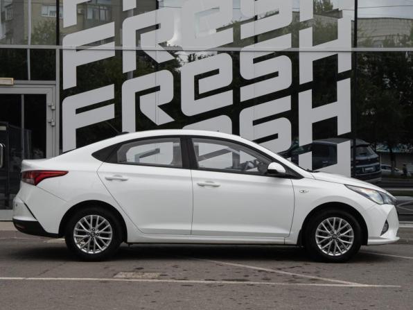 Hyundai Solaris II с пробегом 2020 года, цена 1 557 000 рублей, 92518 км, седан, Автокод Объявления