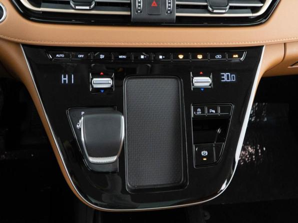 Hongqi HQ9 с пробегом 2024 года, цена 4 839 044 рубля, 2037 км, минивэн, Автокод Объявления