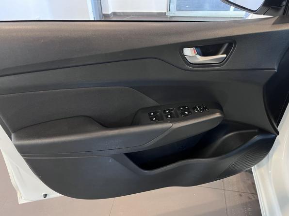 Hyundai Solaris II с пробегом 2017 года, цена 1 100 000 рублей, 196926 км, седан, Автокод Объявления