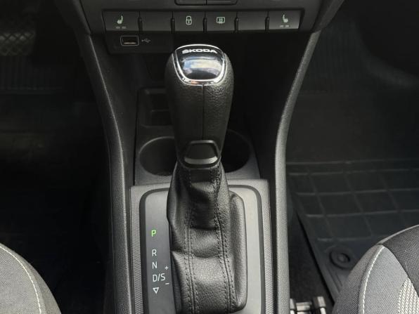 Skoda Rapid I Рестайлинг с пробегом 2019 года, цена 1 289 000 рублей, 105800 км, лифтбек, Автокод Объявления