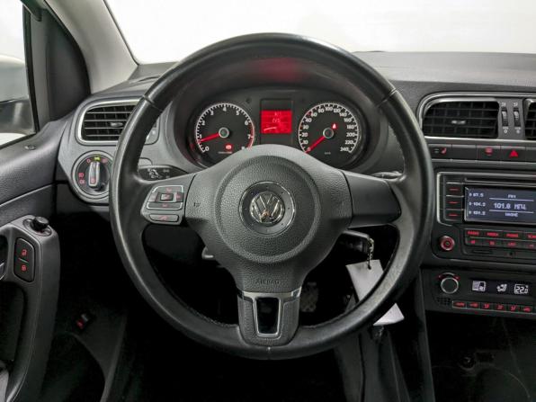 Volkswagen Polo V с пробегом 2014 года, цена 950 000 рублей, 93000 км, седан, Автокод Объявления