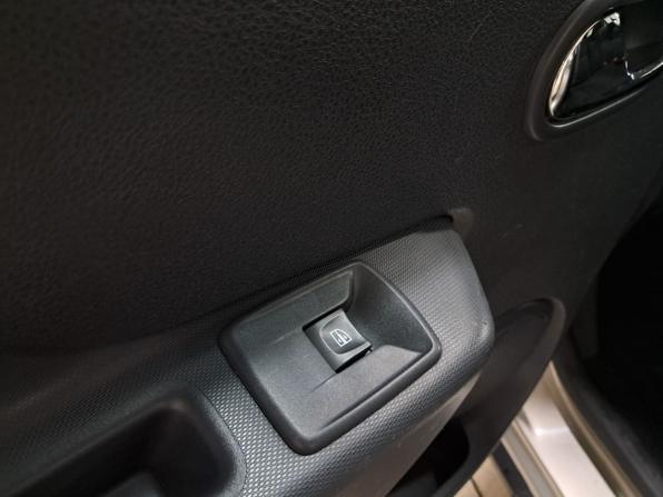 Renault Sandero II с пробегом 2015 года, цена 920 000 рублей, 77127 км, хэтчбек, Автокод Объявления