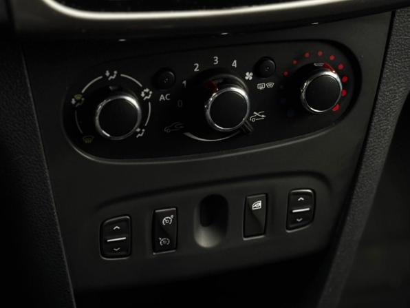 Renault Logan II с пробегом 2015 года, цена 479 000 рублей, 331986 км, седан, Автокод Объявления