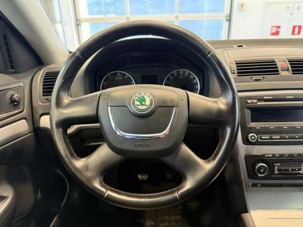 Skoda Octavia II (A5) Рестайлинг с пробегом 2013 года, цена 970 000 рублей, 99458 км, лифтбек, Автокод Объявления