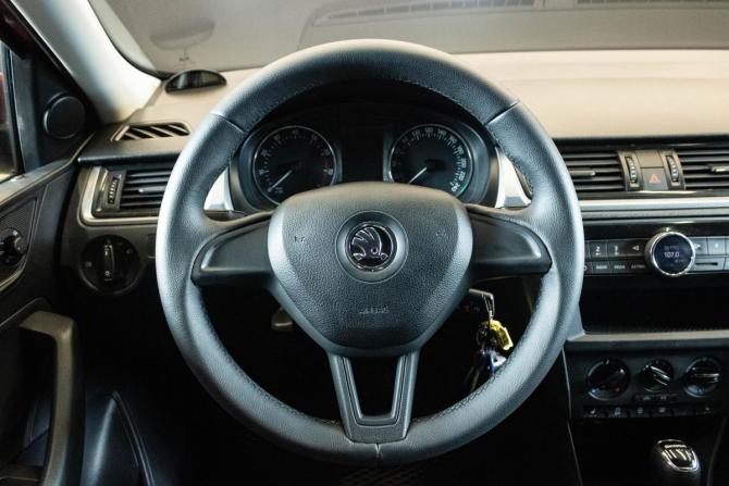 Skoda Rapid I с пробегом 2017 года, цена 1 300 000 рублей, 155113 км, лифтбек, Автокод Объявления