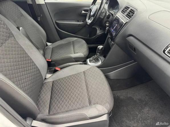 Volkswagen Polo V Рестайлинг с пробегом 2018 года, цена 1 375 000 рублей, 113002 км, седан, Автокод Объявления