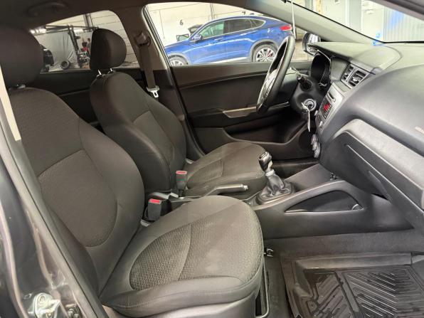 Kia Rio III Рестайлинг с пробегом 2016 года, цена 947 000 рублей, 103250 км, седан, Автокод Объявления