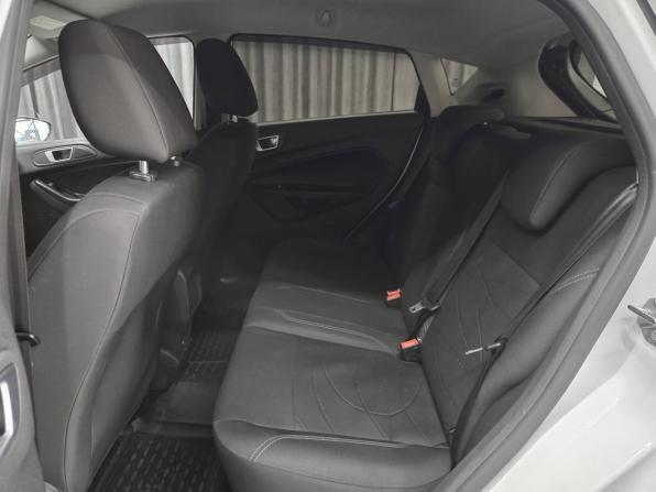 Ford Fiesta Mk6 Рестайлинг с пробегом 2018 года, цена 855 000 рублей, 73274 км, хэтчбек, Автокод Объявления